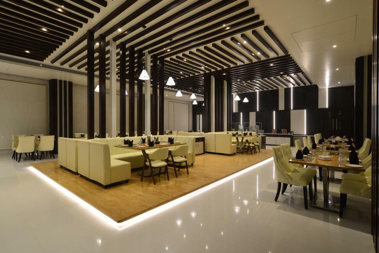 Dhule Hotel Jhankar Palace المظهر الخارجي الصورة