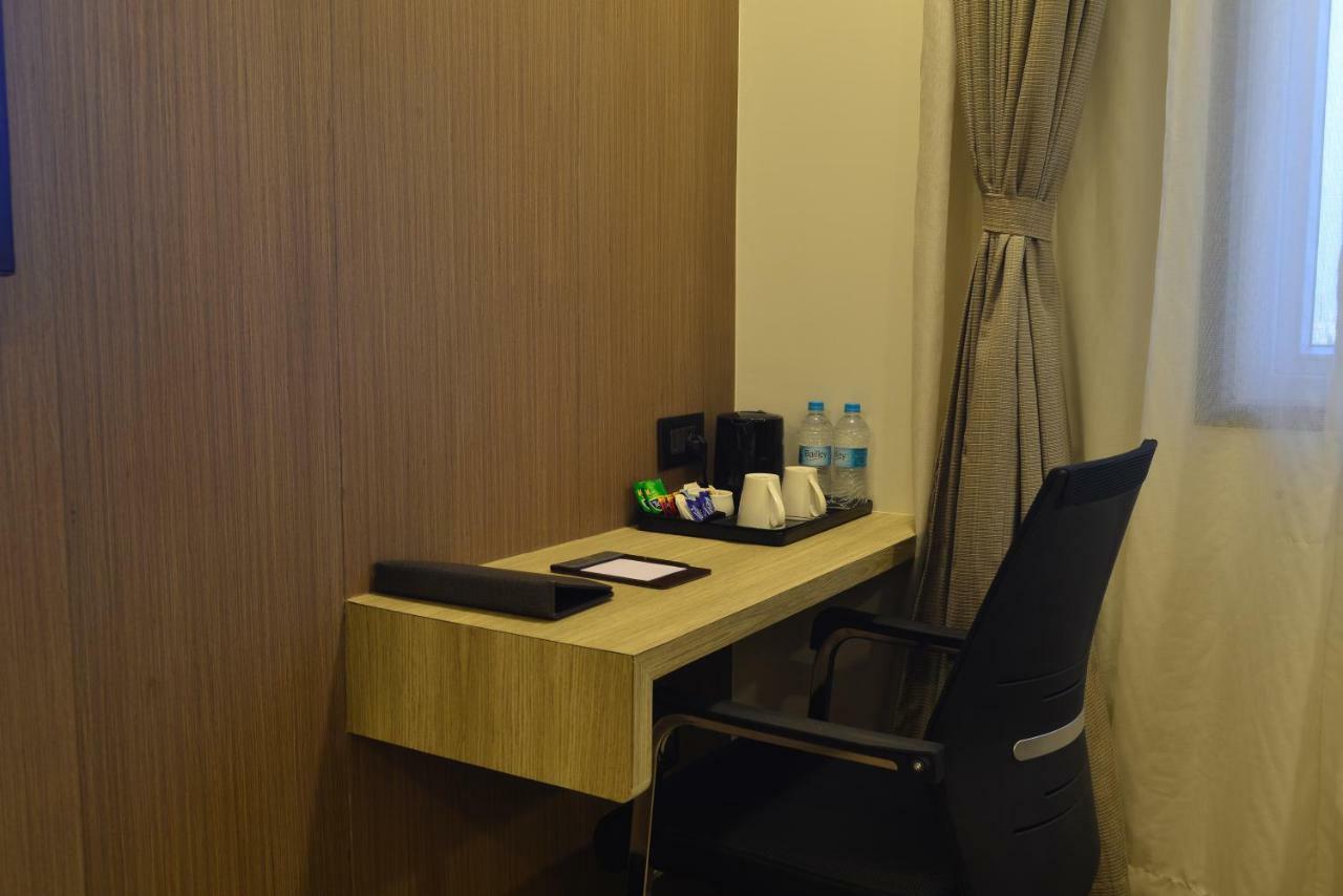 Dhule Hotel Jhankar Palace المظهر الخارجي الصورة