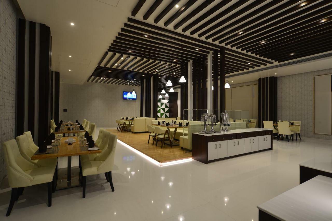 Dhule Hotel Jhankar Palace المظهر الخارجي الصورة