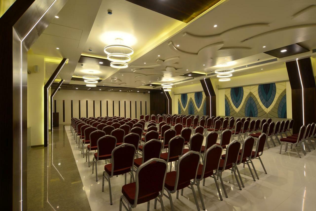Dhule Hotel Jhankar Palace المظهر الخارجي الصورة
